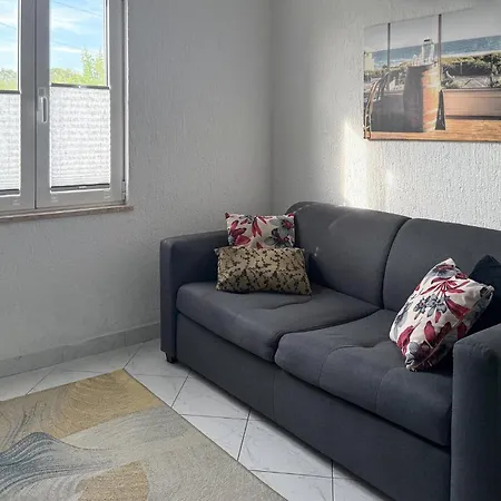 1 Bedroom Stunning In 아파트 메덜린