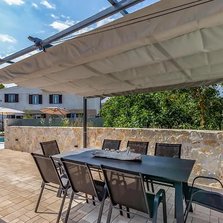 1 Bedroom Stunning In 아파트