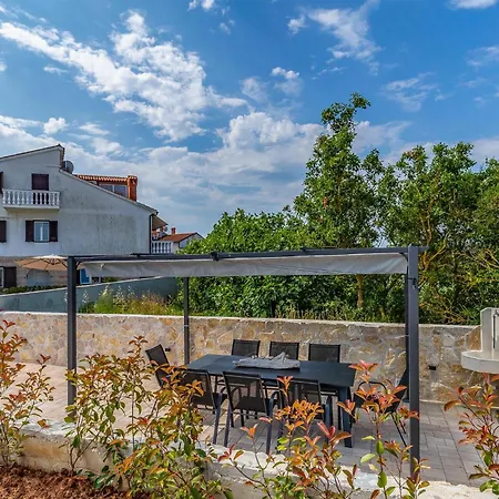 1 Bedroom Stunning In *