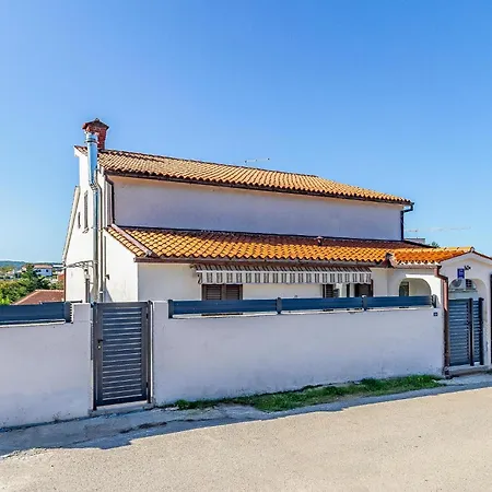 1 Bedroom Stunning In 메덜린