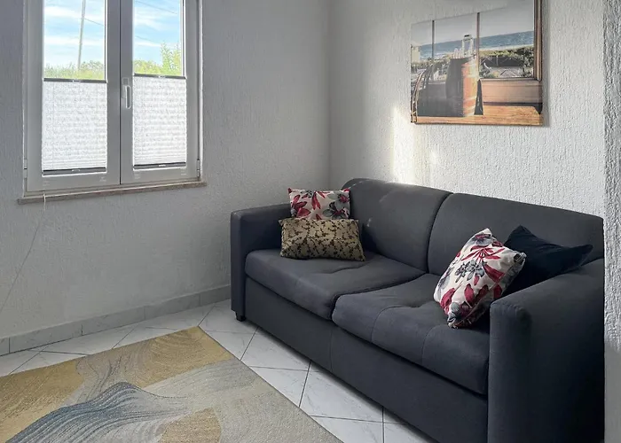 1 Bedroom Stunning In 아파트 메덜린