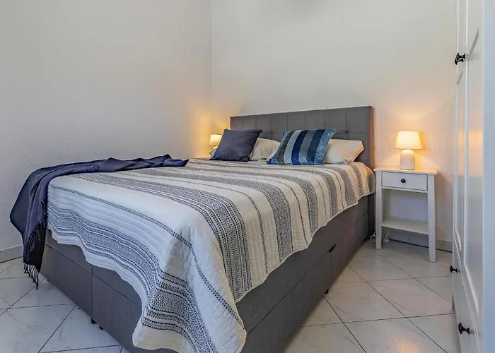 아파트 1 Bedroom Stunning In *